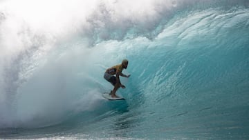 OAHU, UNITED STATES - DECEMBER 19: Italo Ferreira of Brazil wins the 2019 Billabong Pipe Masters and the WSL World Title after winning the final at Pipeline on December 19, 2019 in Oahu, United States. (Photo by Tony Heff/WSL via Getty Images)