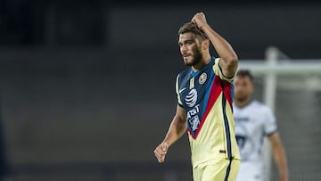 Henry Mart&iacute;n festeja un gol contra los Pumas