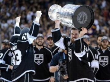 Los LA Kings se convirtieron en el primer equipo en ganar el título de la NHL tras clasificar a los playoffs como octavo sembrado.