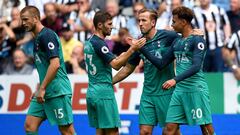 Los jugadores del Tottenham celebran un gol. 