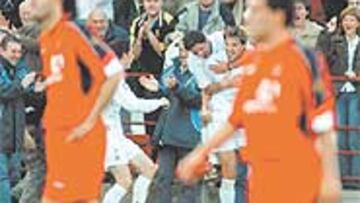 <b>GOLAZO DE MIKEL. </b>El delantero aniquiló al Valladolid con una volea desde fuera del área.