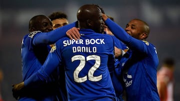 Danilo celebra el gol del Oporto contra el Aves.