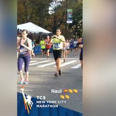 Raúl llegó sobrado a la línea de meta: haciéndose un selfie