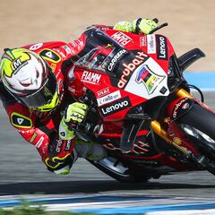 Bautista ya empieza a probar “qué es lo menos malo para el futuro”