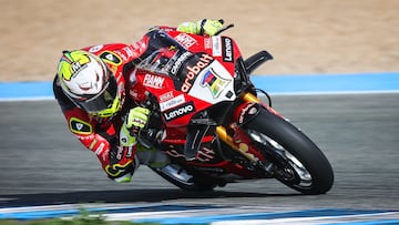 Álvaro Bautista, con la Ducati en Jerez.