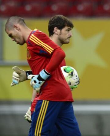 Víctor Valdés e Iker Casillas.