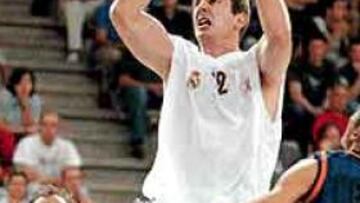 <b>ANTE SU EX.</B> Bueno mejoró en Badalona y lo recuperó el Real, y hoy debuta ante los verdinegros.