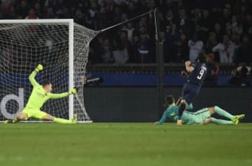 Gol 4-0 de Edinson Cavani