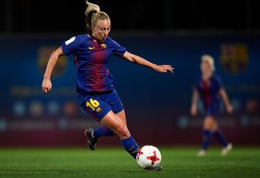 El fichaje de Toni Duggan por el Barcelona fue de lo más sonado, era la primera futbolista inglesa que llegaba al club blaugrana desde Gary Lineker. En su primera temporada, la 2017-18, anotó 11 goles en la Liga, los mismos que las estrellas Lieke Martens y Alexia Putellas. Durante su etapa como blaugrana ganó la Copa (2018) y alcanzó la histórica primera final de Champions, pedida ante el Lyon en 2019. Como Atlética, de 2019 a 2021, alzó la Supercopa.