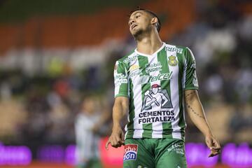 Sin mucho ruido, León se está convirtiendo en una de las decepciones del torneo. Los ‘Esmeraldas’ empataron 1-1 ante Querétaro y siguen rezagándose en la tabla general del torneo. Además, son el equipo más goleado, pues han recibido 18 tantos en contra en sólo ocho partidos. Todo parece indicar que la llegada de Landon Donovan ha generado más molestias que felicidad en los jugadores leoneses.