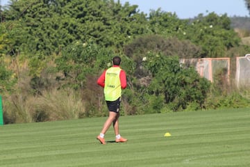 El Bayer Leverkusen entrena en el campo deportivo del Omni Resort. 