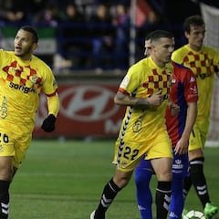 Luis Suárez le da un triunfo vital al Nástic en dos minutos