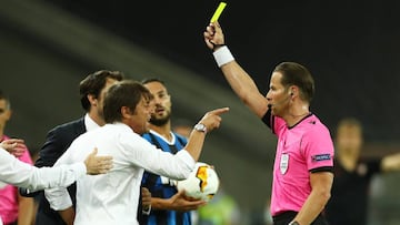 Soccer Football - Europa League - Final - Sevilla v Inter Milan - RheinEnergieStadion, Cologne, Germany - August 21, 2020 Inter Milan coach Antonio Conte is shown a yellow card by referee Danny Makkelie, as play resumes behind closed doors following the o