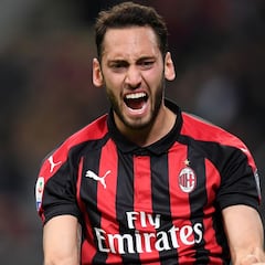 Calhanoglu no renueva con el Milan y aumentan los equipos al acecho