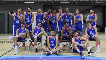 La plantilla del Anadolu Efes.