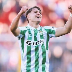 Ortiz adelanta por la derecha