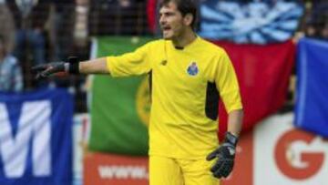 Casillas, en un partido con el Oporto.