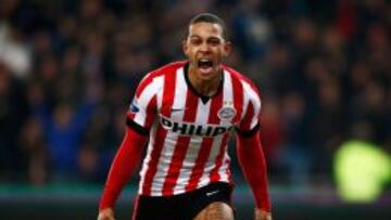 Memphis Depay celebra el gol de la victoria ante el Feyenoord.