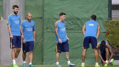 Messi, en un entrenamiento con Piqu&eacute; y Mascherano.
