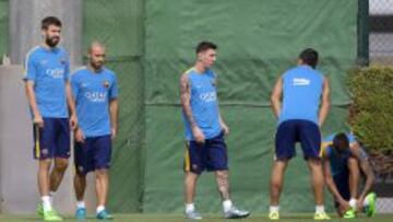 Messi, en un entrenamiento con Piqué y Mascherano.