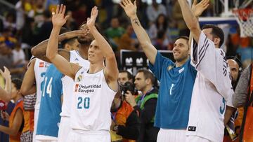 Los jugadores del Real Madrid celebran su pase a la final.