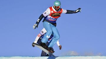 El rider espa&ntilde;ol Lucas Eguibar compite durante los Mundiales de Snowboard de Idre Fjall 2021.