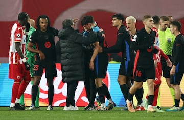 Minuto 67 de partido, jugada dentro del área del Barcelona. Uros Spajic, al rematar un balón, impacta con los tacos de su bota en la cara de Pau Cubarsí produciéndole un aparatoso corte en el rostro. El defensa fue sustituido por Sergi Domínguez.