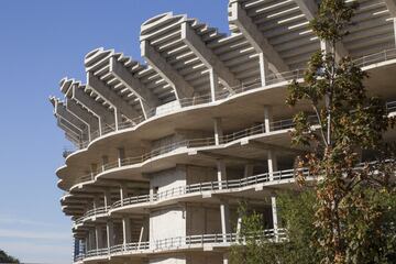 En este estado se encuentra actualmente el Nuevo Mestalla. El club valencianista iniciará trámites burocráticos para reanudar las obras, paralizadas desde 2009.