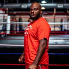 Paso cero para Derrick Lewis