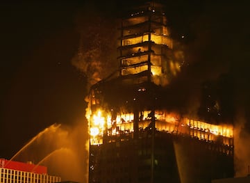 La torre Windsor contaba con 106 metros de altura y 32 plantas. Su construccin fue en 1979. 