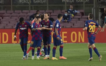 Messi marcó un gol de falta directa ante Osasuna.