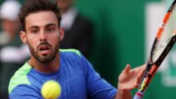 El español Marcel Granollers devuelve una bola al belga David Goffin.