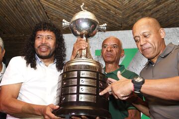 Este jueves varios jugadores de la plantilla del 89, dirigentes, el sobrino de Andrés Escobar, el fotógrafo de aquella noche en Bogotá, entre otros, festejaron los 30 años del triunfo por penales sobre Olimpia, el cual le dio a Colombia la primera Libertadores en la historia.