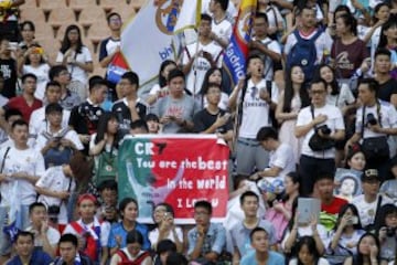 Entrenamiento en Guangzhou. Aficionados chinos.