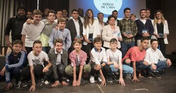 Foto de familia de los premiados en el Perico de l'Any.