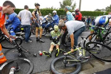 El ciclista del Tinkoff-Saxo Matteo Tosatto, también se vio implicado en una caída.