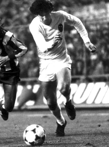 En abril de 1981, Fernando Morena insultó al árbitro del partido durante el encuentro entre el Valencia y el Atlético de Madrid.