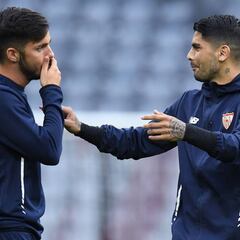 El Sevilla acelera la renovación de Sarabia y Éver Banega