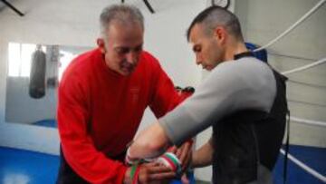 Kiko Mart&iacute;nez en una imagen de archivo en un entrenamiento junto al preparador Alberto Gonz&aacute;lez.