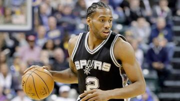 INDIANAPOLIS, IN - FEBRUARY 13: Kawhi Leonard #2 of the San Antonio Spurs dribbles the ball against the Indiana Pacers at Bankers Life Fieldhouse on February 13, 2017 in Indianapolis, Indiana. NOTE TO USER: User expressly acknowledges and agrees that, by downloading and or using this photograph, User is consenting to the terms and conditions of the Getty Images License Agreement Andy Lyons/Getty Images/AFP
== FOR NEWSPAPERS, INTERNET, TELCOS & TELEVISION USE ONLY ==