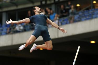 Lavillenie, Gatlin y Harting, los más consistentes