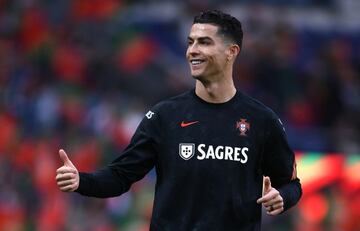 PORTO, PORTUGAL - MARCH 29: Cristiano Ronaldo of Portugal warms up prior to the 2022 FIFA World Cup Qualifier knockout round play-off match between Portugal and North Macedonia at Estadio do Dragao on March 29, 2022 in Porto, Porto. (Photo by Octavio Passos/Getty Images)