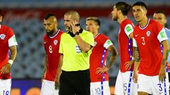 El juez paraguayo del duelo entre la Roja y los charr&uacute;as en el arranque de las Eliminatorias, habl&oacute; sobre su cometido en aquel partido que tuvo la bullada mano de Coates.