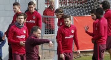 Gabi y Koke recibiendo instrucciones del Profe Ortega