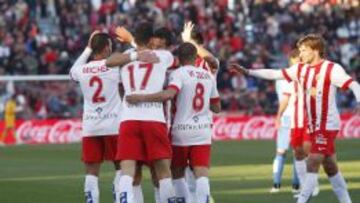 Los jugadores celebran el gol de Edgar.