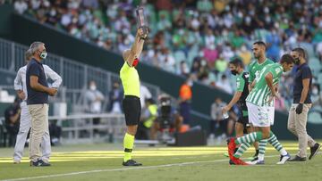 Edgar entra por Víctor Ruiz.