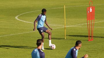 Moussa, en un entrenamiento con el Málaga.