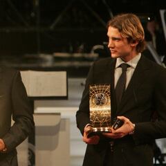 Leyenda del futbol confía en que Santiago Giménez ayudará al Milán a regresar a la cima