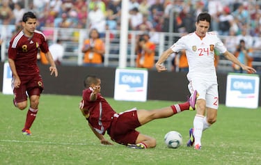 El 25 de mayo de 2011, fue convocado por primera vez a la selección absoluta para participar en los partidos que se disputaron en Estados Unidos y Venezuela, debutando frente a la selección venezolana el 7 de junio.