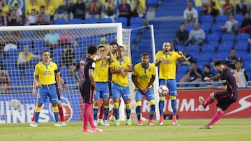 Los Mossos d&#039;Escuadra escoltar&aacute;n al &aacute;rbitro durante el Bar&ccedil;a - Las Palmas.